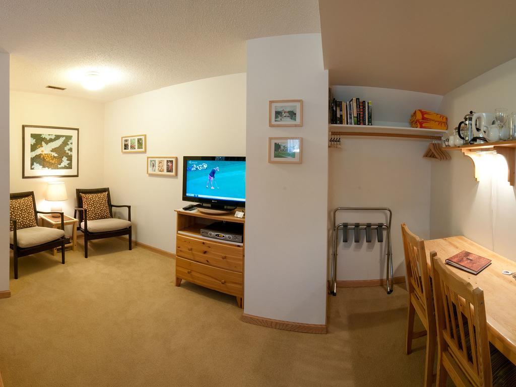 ジャスパー 711 Miette Ave Bed & Breakfast 部屋 写真